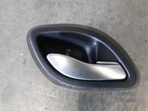 Begagnade Handtag Renault Espace (JK) 2.2 dCi 16V Pris € 10,00 Marginaltabell erbjuds av Autodeleninkleur