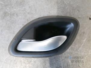 Begagnade Handtag Renault Espace (JK) 2.2 dCi 16V Pris € 10,00 Marginaltabell erbjuds av Autodeleninkleur