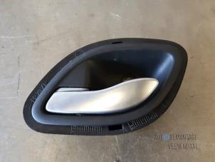Begagnade Dörrhandtag, 4-dörrars, vänster bak Renault Laguna II Grandtour (KG) 1.9 dCi 120 Pris € 9,90 Marginaltabell erbjuds av Autodeleninkleur
