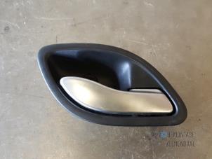 Begagnade Dörrhandtag, 4-dörrars, höger fram Renault Laguna II Grandtour (KG) 1.9 dCi 120 Pris € 11,00 Marginaltabell erbjuds av Autodeleninkleur