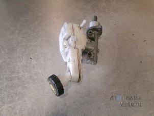 Używane Glówny cylinder hamulcowy Nissan Note (E11) 1.4 16V Cena € 44,00 Procedura marży oferowane przez Autodeleninkleur