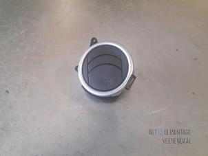 Gebruikte Luchtrooster Dashboard Hyundai i10 (F5) 1.2i 16V Prijs € 11,00 Margeregeling aangeboden door Autodeleninkleur
