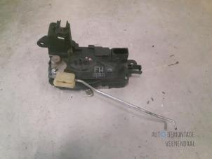 Begagnade Dörrlåsmekanism, 2-dörrars, vänster Opel Astra H GTC (L08) 1.9 CDTi 120 Pris € 23,00 Marginaltabell erbjuds av Autodeleninkleur