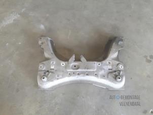 Gebruikte Subframe Renault Clio IV (5R) 1.2 16V Prijs € 35,00 Margeregeling aangeboden door Autodeleninkleur