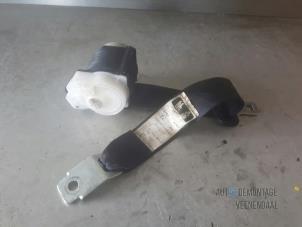 Gebruikte Veiligheidsgordel midden-achter Mazda 2 (DE) 1.5 16V S-VT Prijs € 50,00 Margeregeling aangeboden door Autodeleninkleur