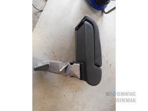 Gebruikte Armleuning Opel Signum (F48) 2.2 DGI 16V Prijs € 25,00 Margeregeling aangeboden door Autodeleninkleur