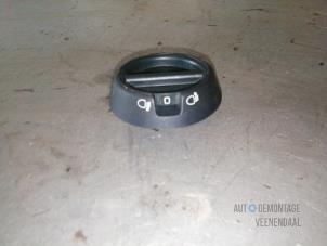 Gebruikte Schakelaar Koplamp Ihv Renault Kangoo (KC) 1.9 D 55 Prijs € 11,00 Margeregeling aangeboden door Autodeleninkleur