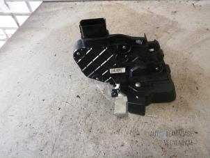 Gebruikte Slotmechaniek Portier 4Deurs links-achter Ford Focus 2 1.6 16V Prijs € 44,00 Margeregeling aangeboden door Autodeleninkleur