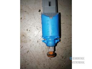 Begagnade Brytare Renault Scénic II (JM) 1.6 16V Pris € 11,00 Marginaltabell erbjuds av Autodeleninkleur