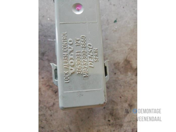 Centrallåsmodul från en Volvo V40 (VW) 1.9 D 2004