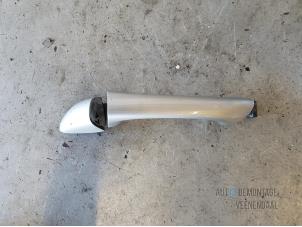 Begagnade Dörrhandtag, 4-dörrars, vänster fram Mercedes B (W245) 1.5 B-160 16V Pris € 25,00 Marginaltabell erbjuds av Autodeleninkleur