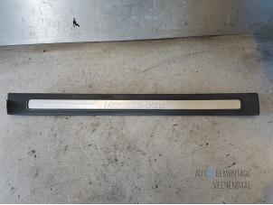 Begagnade Instegslist, höger Mercedes B (W245) 1.5 B-160 16V Pris € 30,00 Marginaltabell erbjuds av Autodeleninkleur