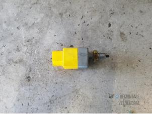 Begagnade Bromsljusbrytare Chevrolet Evanda 2.0 16V Pris € 5,00 Marginaltabell erbjuds av Autodeleninkleur