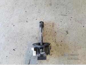 Gebruikte Deurvanger 4Deurs links-achter Opel Insignia 2.0 CDTI 16V 160 Ecotec Prijs € 20,00 Margeregeling aangeboden door Autodeleninkleur