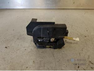 Begagnade Dörrmekanism, 4-dörrars, höger bak Renault Safrane II 3.0 V6 RXT Autom. Pris € 25,00 Marginaltabell erbjuds av Autodeleninkleur