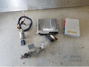 Begagnade Tändningslås + dator Renault Safrane II 3.0 V6 RXT Autom. Pris € 150,00 Marginaltabell erbjuds av Autodeleninkleur