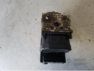 Begagnade ABS-pump Renault Safrane II 3.0 V6 RXT Autom. Pris € 125,00 Marginaltabell erbjuds av Autodeleninkleur