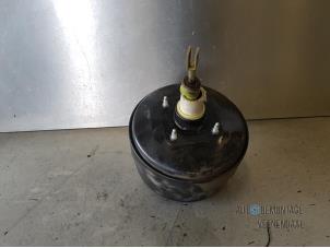 Begagnade Bromsservo Renault Safrane II 3.0 V6 RXT Autom. Pris € 25,00 Marginaltabell erbjuds av Autodeleninkleur