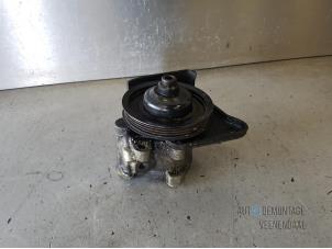 Begagnade Servostyrningspump Renault Safrane II 3.0 V6 RXT Autom. Pris € 20,00 Marginaltabell erbjuds av Autodeleninkleur