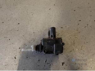 Begagnade Centrallåsmotor Ford Focus 2 1.6 16V Pris € 22,00 Marginaltabell erbjuds av Autodeleninkleur