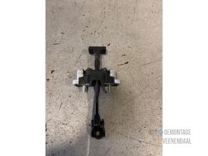 Gebruikte Deurvanger 4Deurs links-achter Opel Insignia 2.0 CDTI 16V 160 Ecotec Prijs € 22,00 Margeregeling aangeboden door Autodeleninkleur