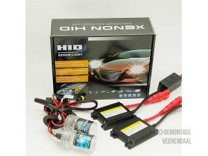 Gebruikte Xenon Lamp Mercedes C (W203) 2.0 C-200K 16V Prijs € 20,00 Margeregeling aangeboden door Autodeleninkleur