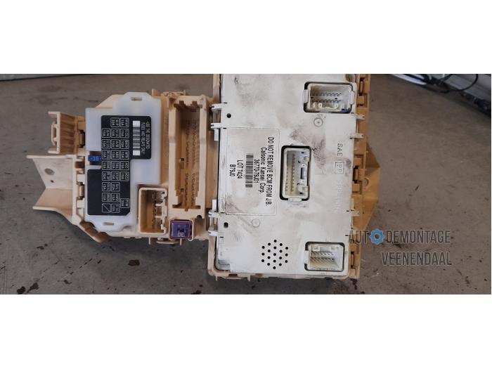 Säkringsbox från en Suzuki SX4 (EY/GY) 1.6 16V VVT Comfort,Exclusive Autom. 2008