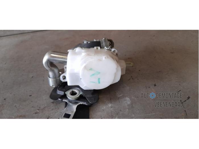 Främre säkerhetsbälte, vänster från en Toyota Avensis (T27) 2.0 16V D-4D-F 2013