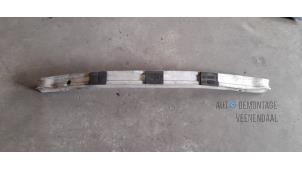 Begagnade Främre stötfångarram Renault Megane II (BM/CM) 1.4 16V 98 Pris € 15,00 Marginaltabell erbjuds av Autodeleninkleur