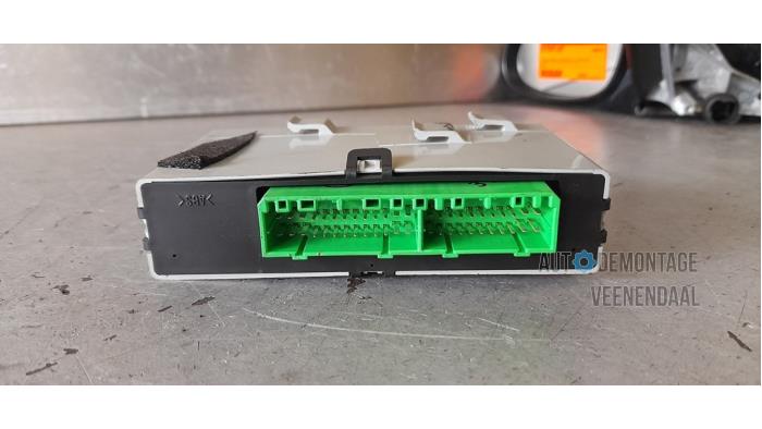 Centrallåsmodul från en Volvo V40 (VW) 1.8 16V 2003