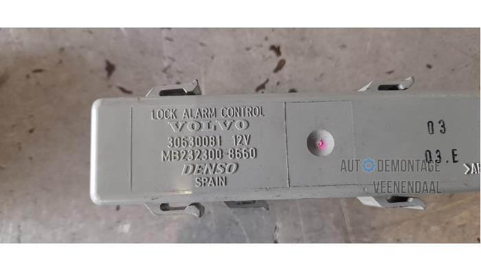 Centrallåsmodul från en Volvo V40 (VW) 1.8 16V 2003