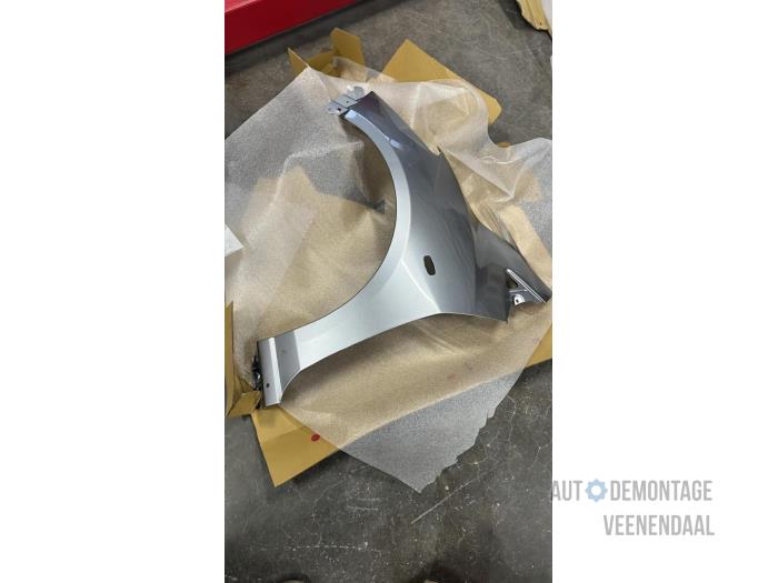 Framskärm, vänster från en Mazda 2 (DE) 1.3 16V GT BiFuel 2013