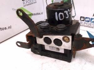 Begagnade ABS-pump Hyundai Coupe 2.0i 16V Pris € 95,00 Marginaltabell erbjuds av Autodemontagebedrijf R. Poeste B.V.
