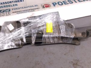 Używane Parawan Peugeot 406 Break (8E/F) 1.8 16V Cena € 20,00 Procedura marży oferowane przez Autodemontagebedrijf R. Poeste B.V.