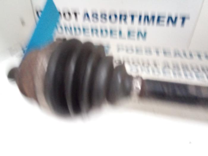 Drivaxel, höger fram från en Audi A6 (C6) 2.4 V6 24V 2004