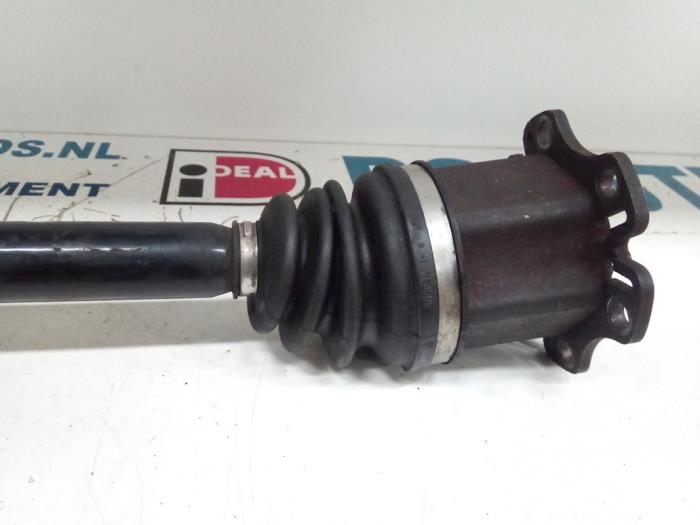 Drivaxel, höger fram från en Audi A6 (C6) 2.4 V6 24V 2004