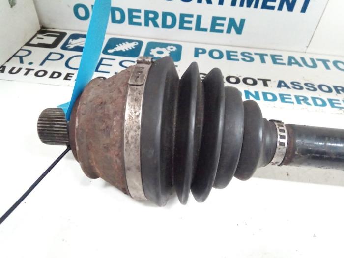 Drivaxel, höger fram från en Audi A6 (C6) 2.4 V6 24V 2004