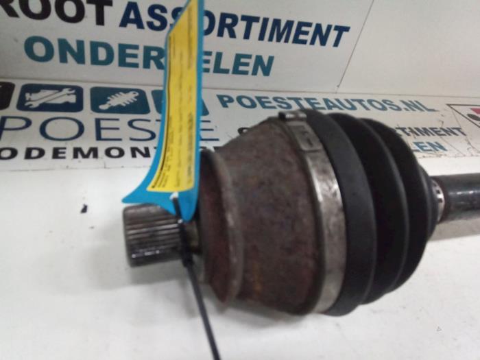 Drivaxel, höger fram från en Audi A6 (C6) 2.4 V6 24V 2004