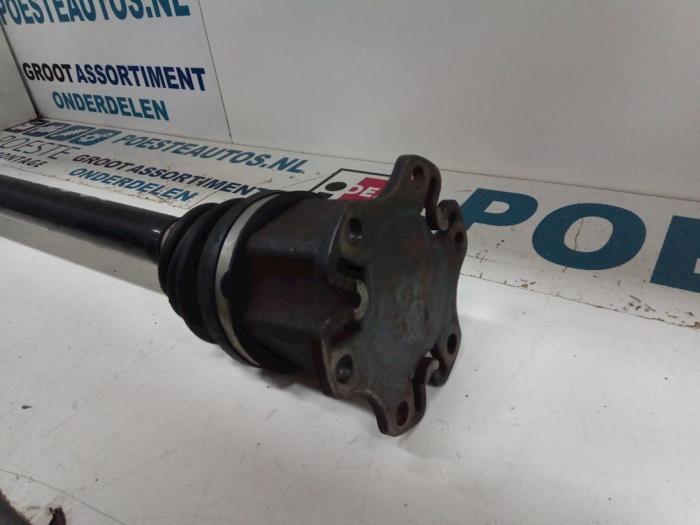 Drivaxel, höger fram från en Audi A6 (C6) 2.4 V6 24V 2004