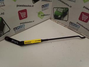 Begagnade Främre torkararm Opel Calibra 2.0 16V Turbo 4x4 Pris på förfrågan erbjuds av Autodemontagebedrijf R. Poeste B.V.