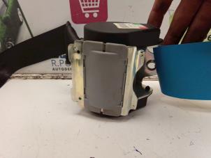 Gebruikte Veiligheidsgordel midden-achter Audi A6 (C6) 2.4 V6 24V Prijs € 50,00 Margeregeling aangeboden door Autodemontagebedrijf R. Poeste B.V.