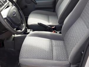 Begagnade Säte, höger Ford Transit Connect 1.8 Tddi Pris € 60,00 Marginaltabell erbjuds av Autodemontagebedrijf R. Poeste B.V.