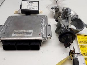 Używane Komputer sterowania silnika Mitsubishi Space Star (DG) 1.9 DI-D Cena € 95,00 Procedura marży oferowane przez Autodemontagebedrijf R. Poeste B.V.