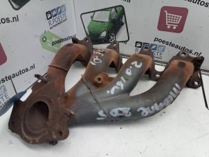 Gebruikte Uitlaatspruitstuk Renault Megane II Grandtour (KM) 2.0 16V Prijs € 50,00 Margeregeling aangeboden door Autodemontagebedrijf R. Poeste B.V.