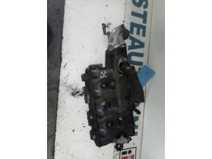 Gebruikte Inlaatspruitstuk Opel Agila (A) 1.2 16V Prijs € 50,00 Margeregeling aangeboden door Autodemontagebedrijf R. Poeste B.V.