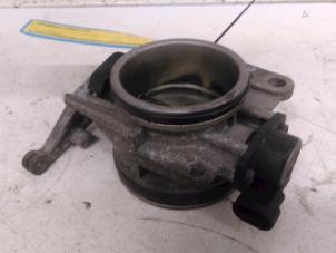 Gebruikte Gasklephuis Renault Megane (EA) 1.4 16V Prijs € 20,00 Margeregeling aangeboden door Autodemontagebedrijf R. Poeste B.V.