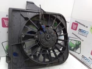Gebruikte Radiateurfan Chrysler Voyager/Grand Voyager (RG/RS) 2.4 16V Prijs € 20,00 Margeregeling aangeboden door Autodemontagebedrijf R. Poeste B.V.
