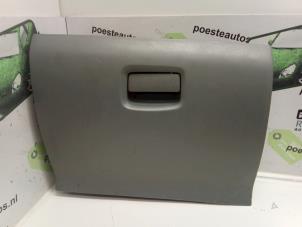 Begagnade Handskfack Nissan Micra (K11) 1.0 L,LX 16V Pris € 20,00 Marginaltabell erbjuds av Autodemontagebedrijf R. Poeste B.V.