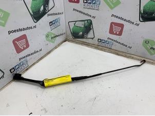 Begagnade Främre torkararm Mazda MX-3 1.8i V6 24V Pris € 15,00 Marginaltabell erbjuds av Autodemontagebedrijf R. Poeste B.V.