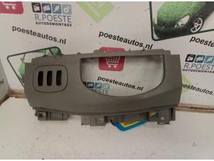 Begagnade Instrumentbräda, del Opel Vivaro 2.5 CDTI 16V Pris € 15,00 Marginaltabell erbjuds av Autodemontagebedrijf R. Poeste B.V.